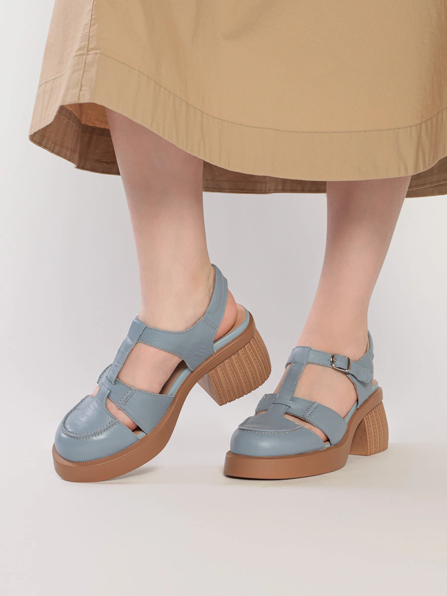 Туфли открытые голубого цвета с т-образным ремешком